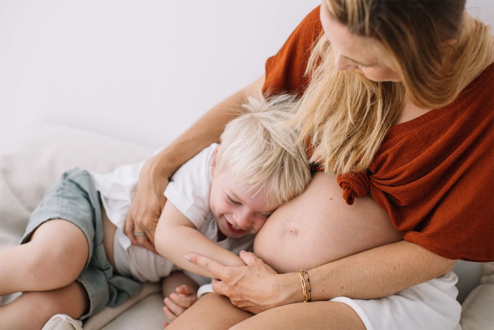reportaje de fotografia de embarazo con familia
