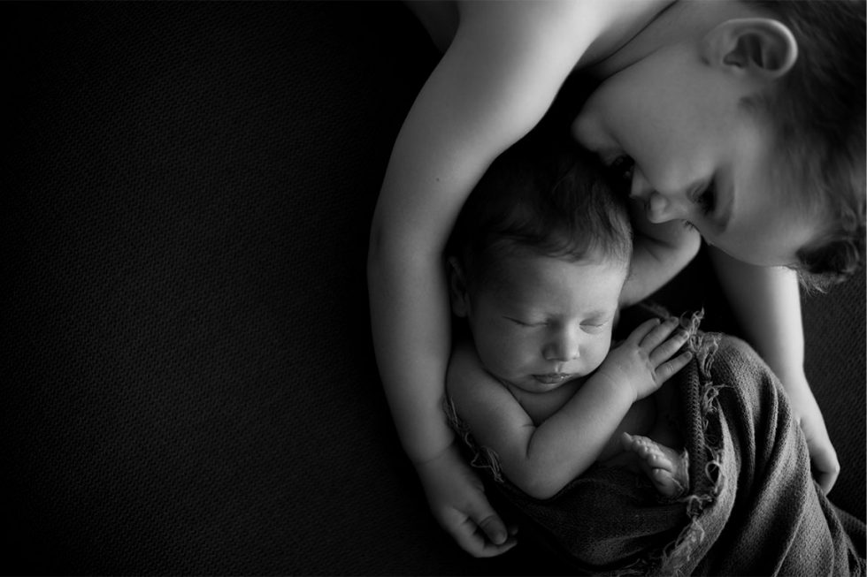 fotografia recien nacido con su hermano