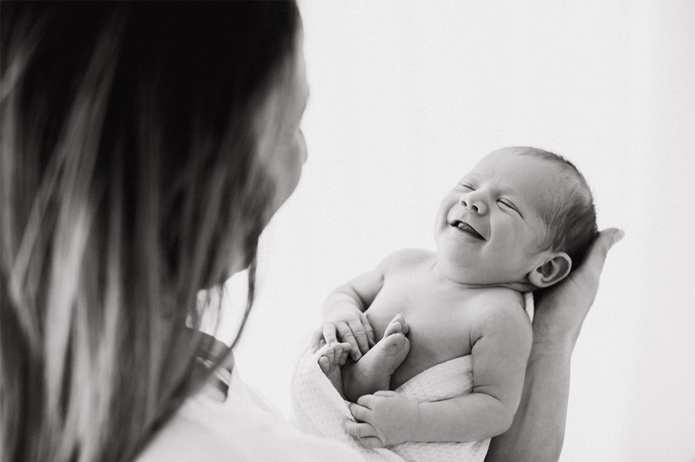 fotografia recien nacido sonriendo
