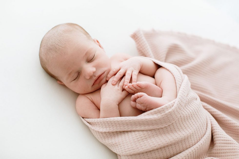 fotografia newborn con mantita