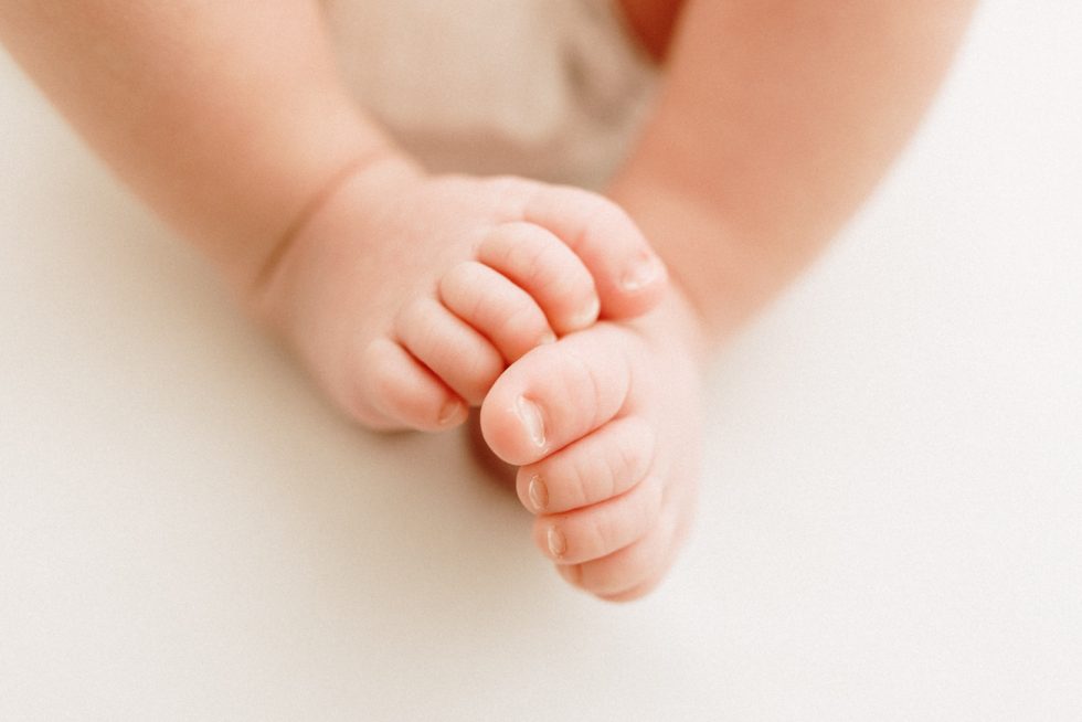 estudio de fotografia barcelona pies de bebe recien nacido