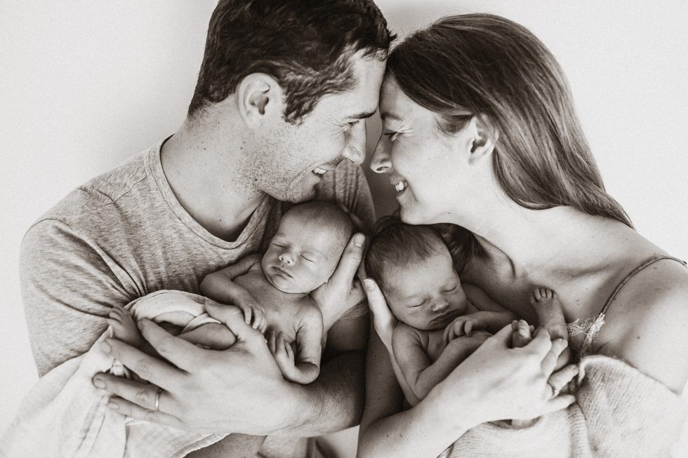 fotografa gemelos recién nacidos