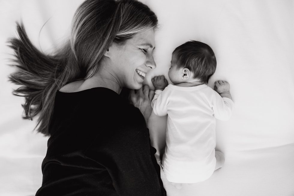 fotografa barcelona madre y newborn